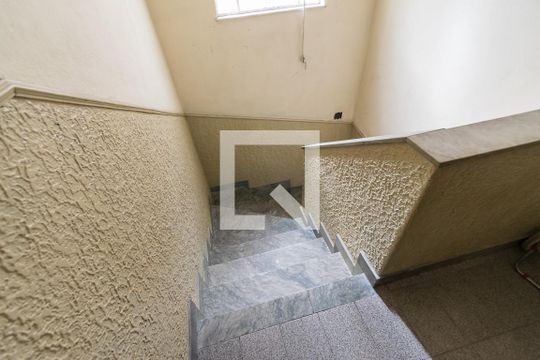 Área comum - Escadas de apartamento para alugar com 2 quartos, 63m² em Olaria, Rio de Janeiro