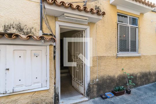 Área comum - Acesso ao prédio de apartamento para alugar com 2 quartos, 63m² em Olaria, Rio de Janeiro
