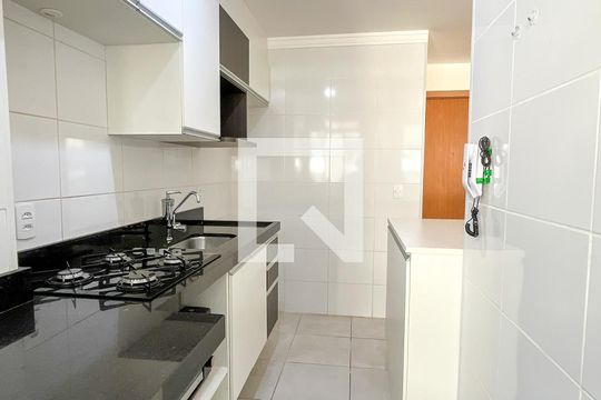 Cozinha de apartamento para alugar com 2 quartos, 43m² em Jardim Íris, São Paulo