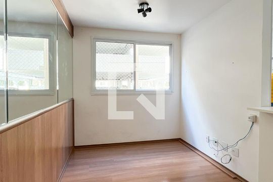 Sala de apartamento para alugar com 2 quartos, 43m² em Jardim Íris, São Paulo