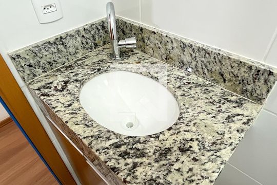 Banheiro de apartamento para alugar com 2 quartos, 43m² em Jardim Íris, São Paulo