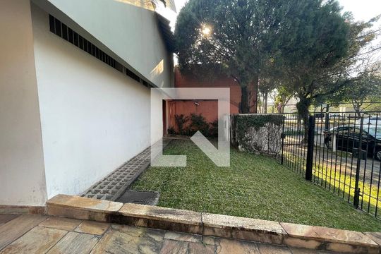 Garagem de casa à venda com 4 quartos, 295m² em Butantã, São Paulo