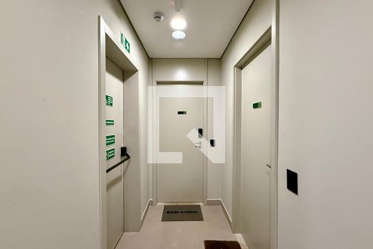 Hall Apartamento de kitnet/studio para alugar com 0 quarto, 25m² em Campo Belo, São Paulo