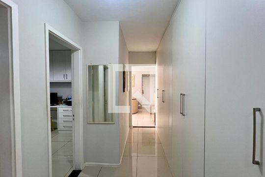 Corredor de apartamento à venda com 2 quartos, 73m² em Cerqueira César, São Paulo