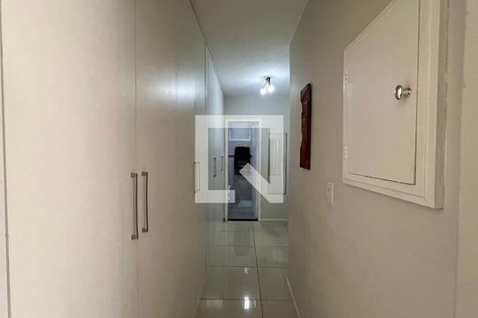 Corredor de apartamento à venda com 2 quartos, 73m² em Cerqueira César, São Paulo