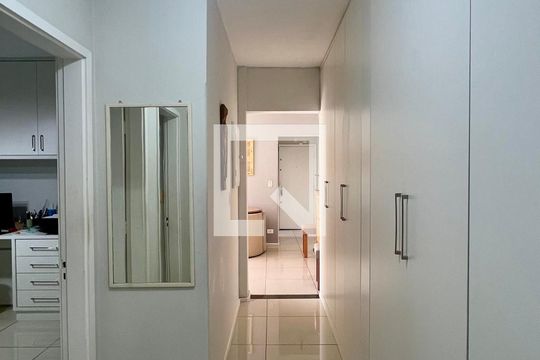 Corredor de apartamento à venda com 2 quartos, 73m² em Cerqueira César, São Paulo