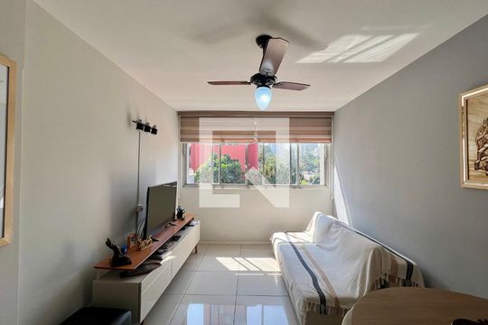Sala de apartamento à venda com 2 quartos, 73m² em Cerqueira César, São Paulo
