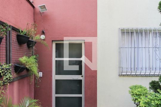 Entrada de apartamento para alugar com 3 quartos, 85m² em Ouro Preto, Belo Horizonte
