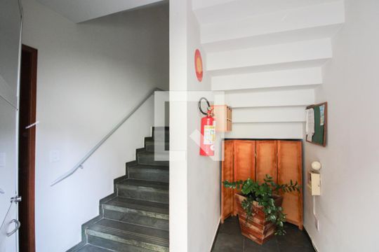 Hall de entrada de apartamento para alugar com 3 quartos, 85m² em Ouro Preto, Belo Horizonte
