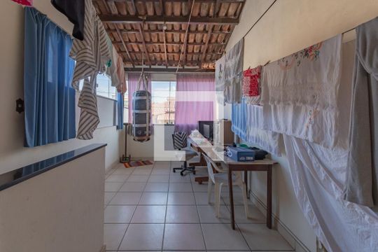 Escritório de casa à venda com 3 quartos, 200m² em Parque Recreio , Belo Horizonte