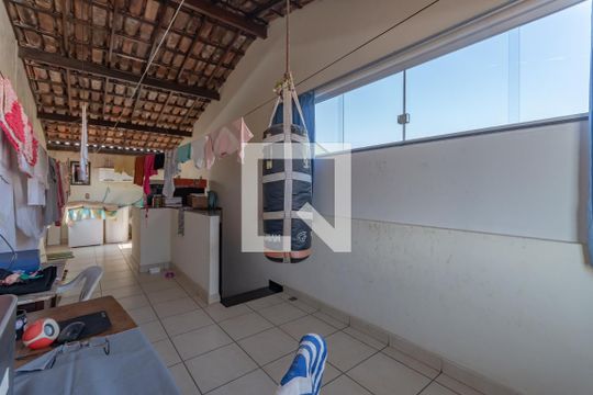 Escritório de casa à venda com 3 quartos, 200m² em Parque Recreio , Belo Horizonte