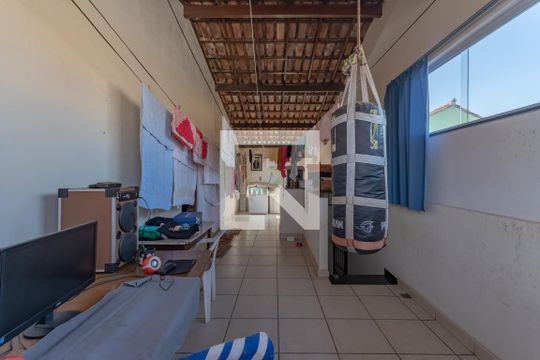 Escritório de casa à venda com 3 quartos, 200m² em Parque Recreio , Belo Horizonte