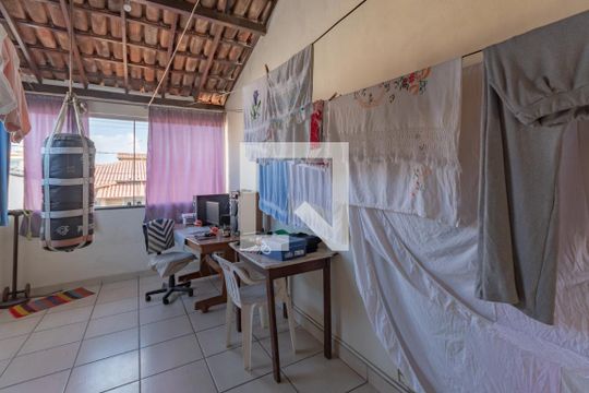 Escritório de casa à venda com 3 quartos, 200m² em Parque Recreio , Belo Horizonte
