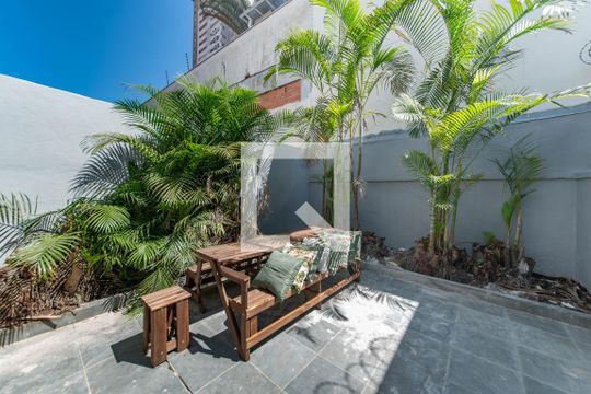 Quintal de kitnet/studio para alugar com 1 quarto, 70m² em Brooklin, São Paulo