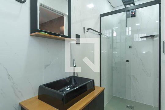 Banheiro de kitnet/studio para alugar com 1 quarto, 70m² em Brooklin, São Paulo