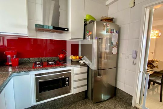 Cozinha de apartamento à venda com 4 quartos, 120m² em Buritis, Belo Horizonte