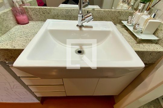 Banheiro Social de apartamento à venda com 4 quartos, 120m² em Buritis, Belo Horizonte