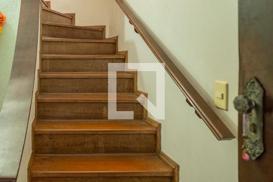 Escada de casa à venda com 3 quartos, 165m² em Jardim Santa Emilia, São Paulo