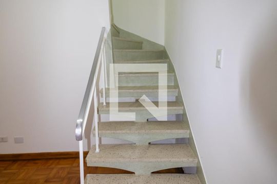 Escada de casa à venda com 3 quartos, 180m² em Vila Independencia, São Paulo