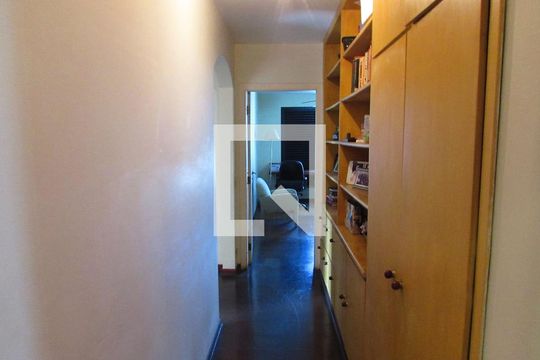 Corredor de apartamento para alugar com 5 quartos, 300m² em Vila Andrade, São Paulo
