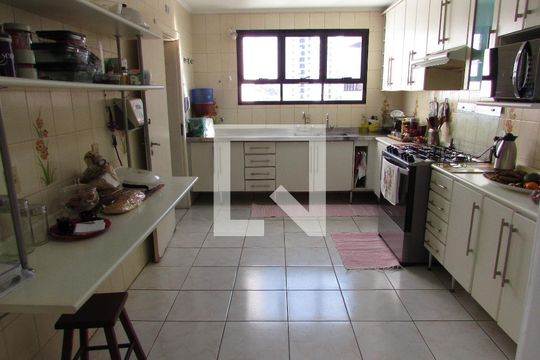 Cozinha de apartamento para alugar com 5 quartos, 300m² em Vila Andrade, São Paulo