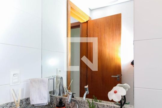 Banheiro de apartamento à venda com 3 quartos, 90m² em Sagrada Família, Belo Horizonte