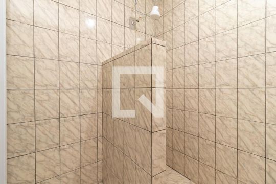 Banheiro de casa para alugar com 1 quarto, 48m² em Vila Barbosa, São Paulo