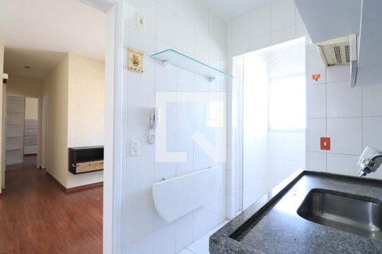 Cozinha de apartamento para alugar com 2 quartos, 49m² em Barra Funda, São Paulo