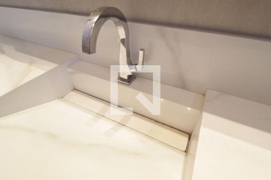 Banheiro do Quarto 1 de apartamento para alugar com 3 quartos, 127m² em Granada, Uberlândia