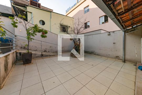 Quintal de casa à venda com 4 quartos, 360m² em Parque Sao Jose, Belo Horizonte