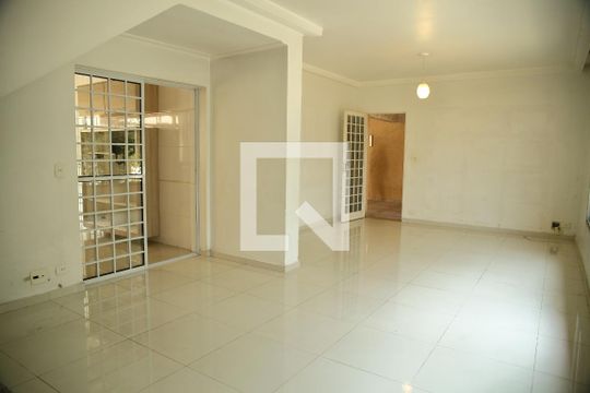 Sala de casa à venda com 4 quartos, 250m² em Taboão, São Bernardo do Campo