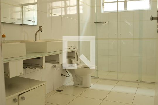 Banheiro da Suíte de casa à venda com 4 quartos, 250m² em Taboão, São Bernardo do Campo