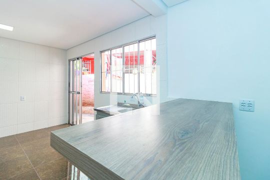 Cozinha de casa para alugar com 2 quartos, 80m² em Jardim Sao Luiz, São Paulo