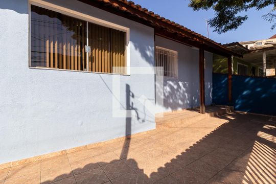 Quintal FrontalQuintal Frontal de casa à venda com 3 quartos, 240m² em Vila Maria Luisa, São Paulo