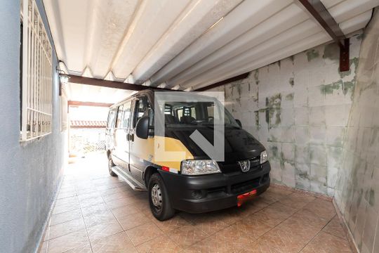 Garagem de casa à venda com 3 quartos, 240m² em Vila Maria Luisa, São Paulo