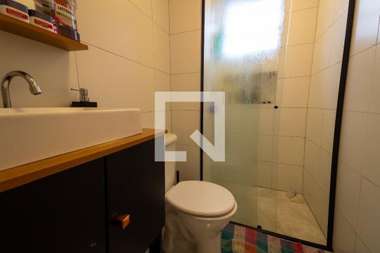 Banheiro de apartamento à venda com 2 quartos, 50m² em Vila Lúcia, São Paulo