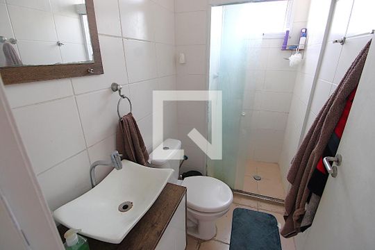 Banheiro de apartamento para alugar com 2 quartos, 48m² em Irajá, Rio de Janeiro
