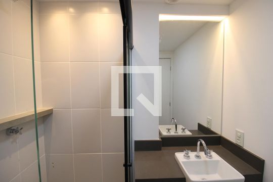 Banheiro de kitnet/studio para alugar com 1 quarto, 28m² em Parada Inglesa, São Paulo