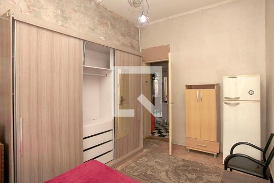 Quarto 1 de apartamento para alugar com 7 quartos, 160m² em Centro Histórico, Porto Alegre