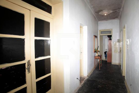 Corredor de Acesso aos Quartos 2, 3, 4, 5, 6 e 7 de apartamento para alugar com 7 quartos, 160m² em Centro Histórico, Porto Alegre