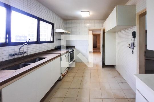 Cozinha de apartamento para alugar com 3 quartos, 275m² em Vila Nova Conceição, São Paulo
