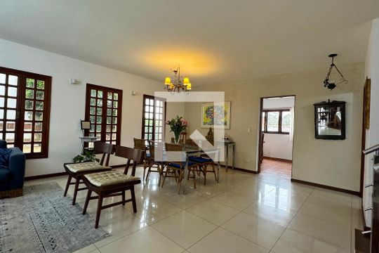 Sala de casa de condomínio à venda com 4 quartos, 300m² em Alphaville, Santana de Parnaíba