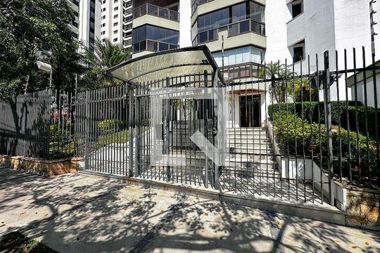Fachada de apartamento à venda com 3 quartos, 237m² em Campo Belo, São Paulo