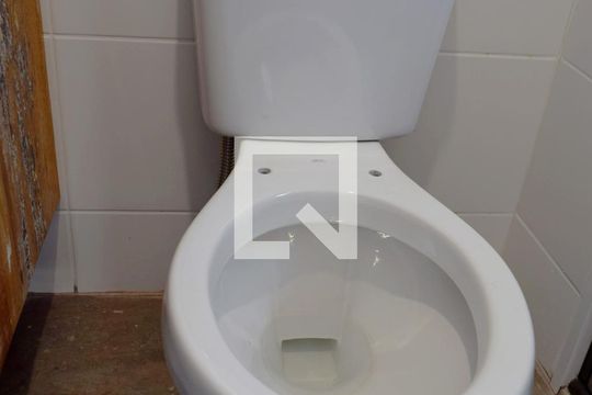 Banheiro de apartamento para alugar com 1 quarto, 25m² em Pinheiros, São Paulo
