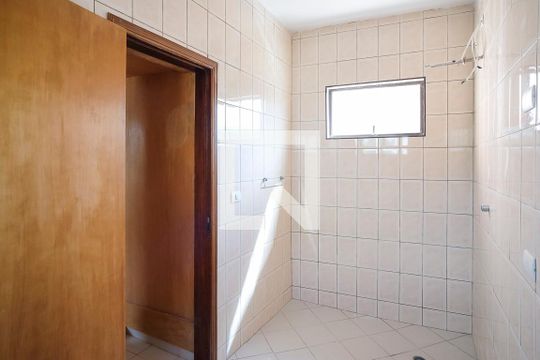 Banheiro da suíte de casa à venda com 3 quartos, 343m² em Jardim Orlandina, São Bernardo do Campo