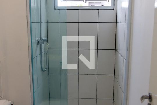 Banheiro de apartamento para alugar com 2 quartos, 46m² em Padroeira, Osasco
