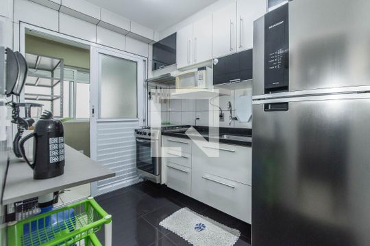 Cozinha de apartamento para alugar com 2 quartos, 55m² em Água Funda, São Paulo