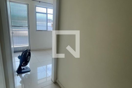 Corredor de casa para alugar com 2 quartos, 75m² em Parque Lafaiete, Duque de Caxias