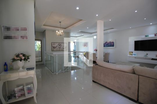 Casa para alugar com 4 quartos, 240m² em Jacarepaguá, Rio de Janeiro