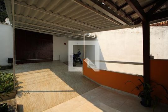 Área Externa - Garagem de casa para alugar com 4 quartos, 240m² em Jacarepaguá, Rio de Janeiro